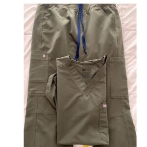 FIGS large scrub set leon top Size L/axim pants large short  moss green